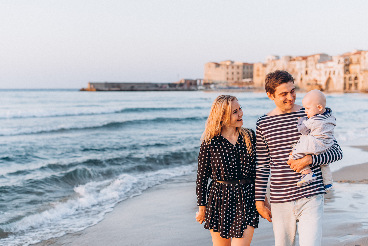 сицилия фэмили. сицилия фэмили. Environmental citizenship. открытая терраса с зонтами фото. сицилия фэмили.