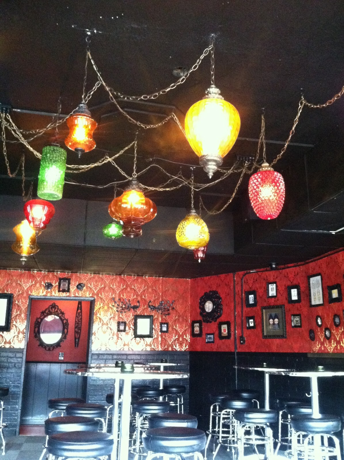 BiGMoUtH Gemini Lounge I wish I were two people so I could come here