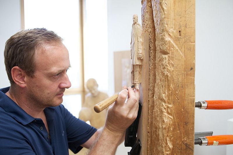 Peter Demetz, 1969 Figurative wood sculptor Tutt'Art Pittura