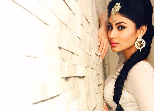 Mouni roy Complete biography, Height and<b></b> Upcoming Tv Serial Wiki Story, Cast, Title Song, Timings, Promo