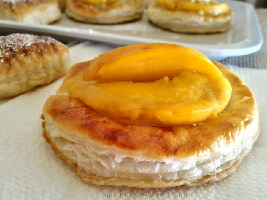 Hojaldres_con_crema_y_melocotón