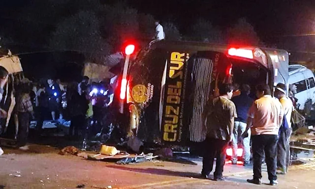 15 personas mueren tras choque de Cruz del Sur con 4 minivan