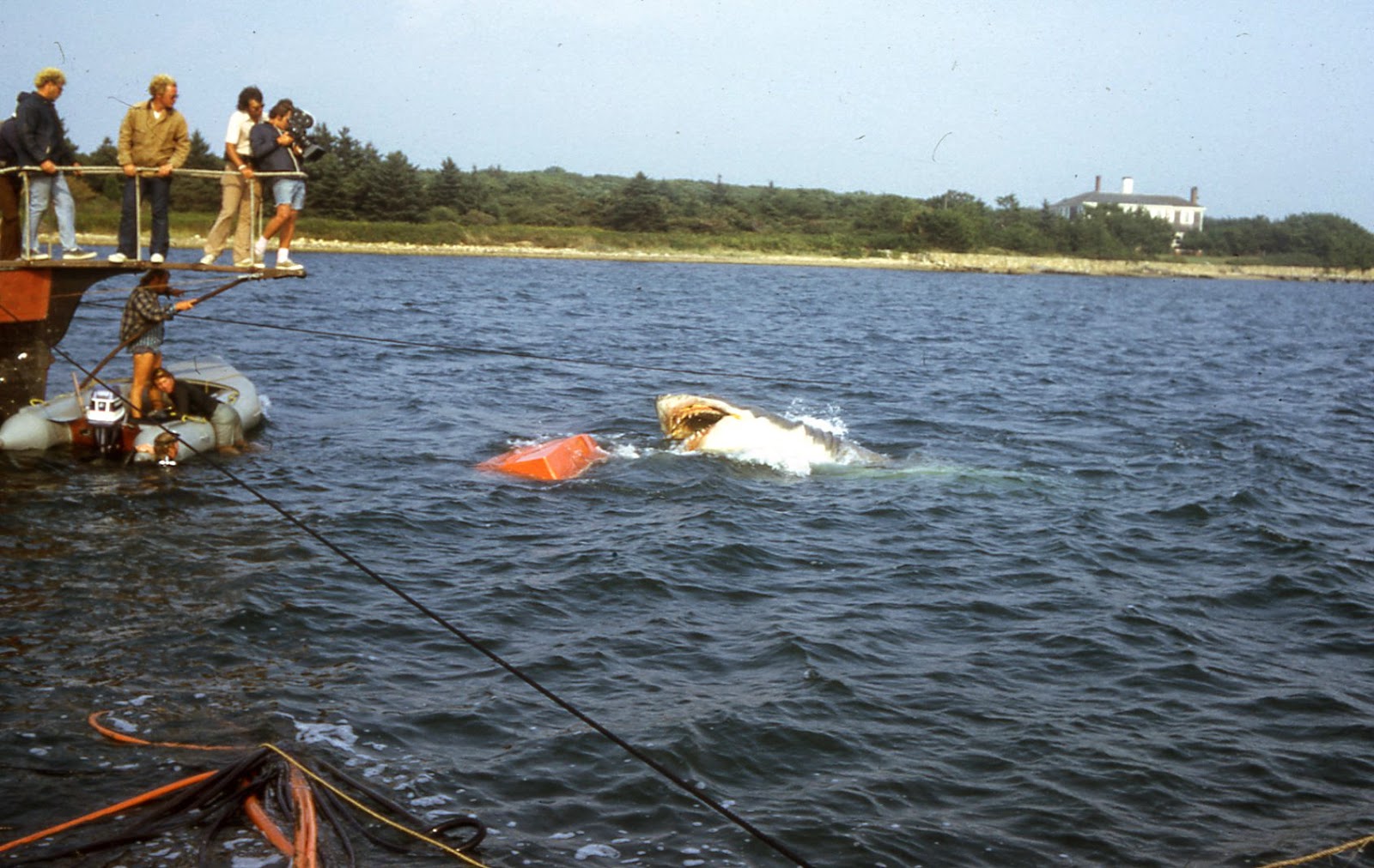 Amazing behind the scenes photos from the making of the film Jaws 1975 - 56