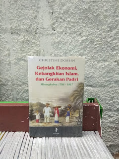 Buku Gejolak Ekonomi, Kebangkitan Islam, dan Gerakan Padri Buku Gejolak Ekonomi, Kebangkitan Islam, dan Gerakan Padri