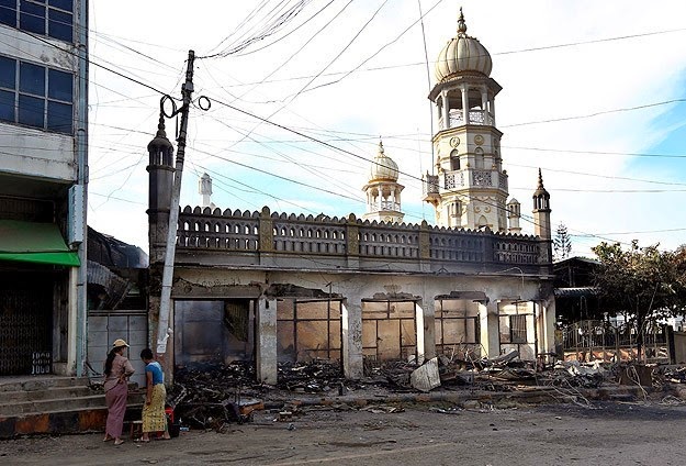 منظمات بوذية تهاجم مسجدا ومحلات وسيارات للمسلمين في بورما: