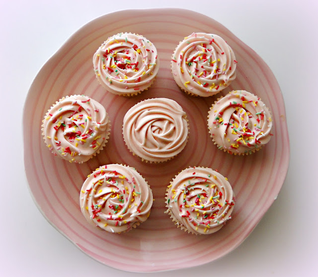 Galletas, tartas y cupcakes zaragoza CUPCAKES DE VAINILLA por SWEETAPOLITA