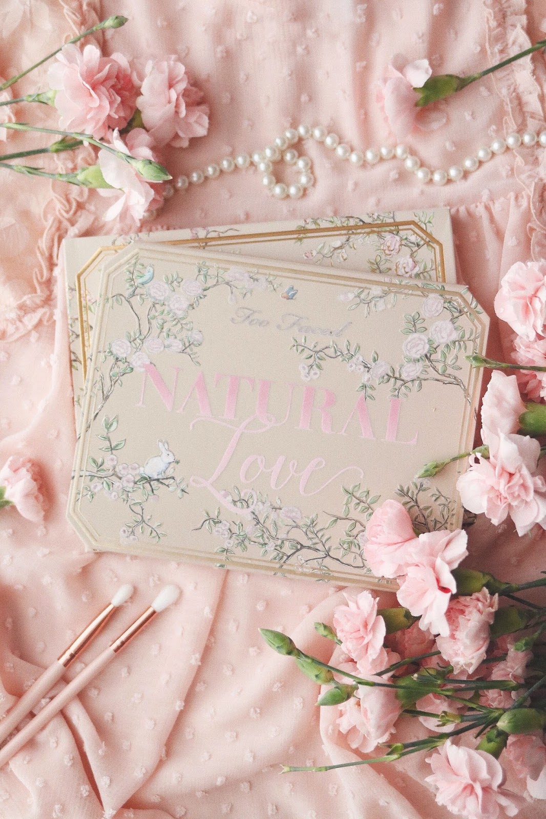 Natural Love Palette , TooFaced , Printemps Eté 2017, Love Light , Love Light Prismatic Highlighter , Romantic Palette , Natural Eyes ,rose mademoiselle ,rosemademoiselle , blog beauté ,revue , avis , swatch ,paris , beauté ,turoriel,