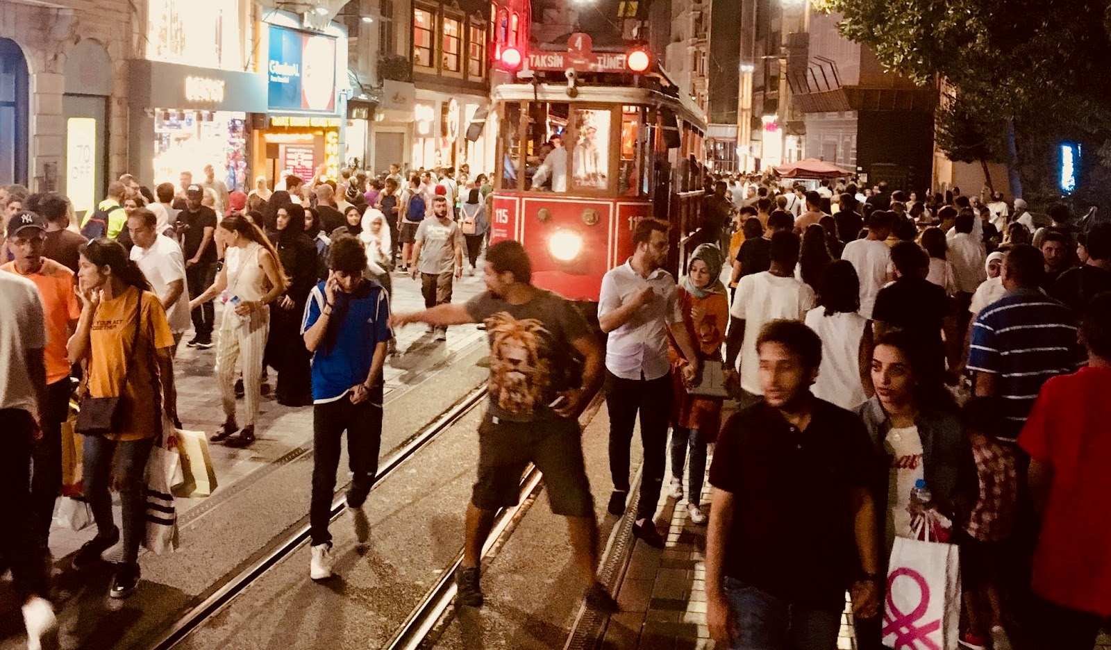 Şizofren şehirde yaşayanları tehdit ediyor 64