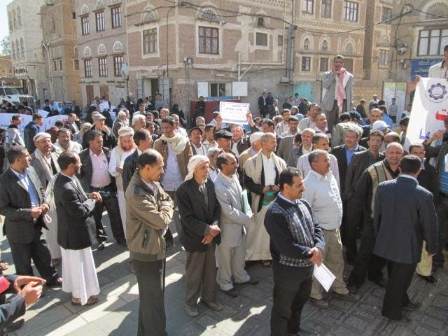 موظفو جامعة صنعاء يهددون  بإيقاف العملية التعليمية