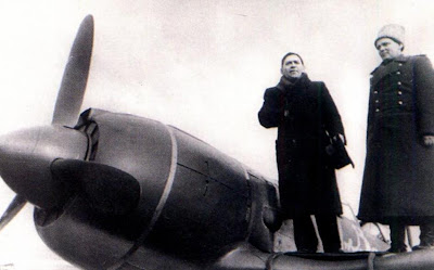 Леонид Утесов (слева) на крыле Ла-5Ф