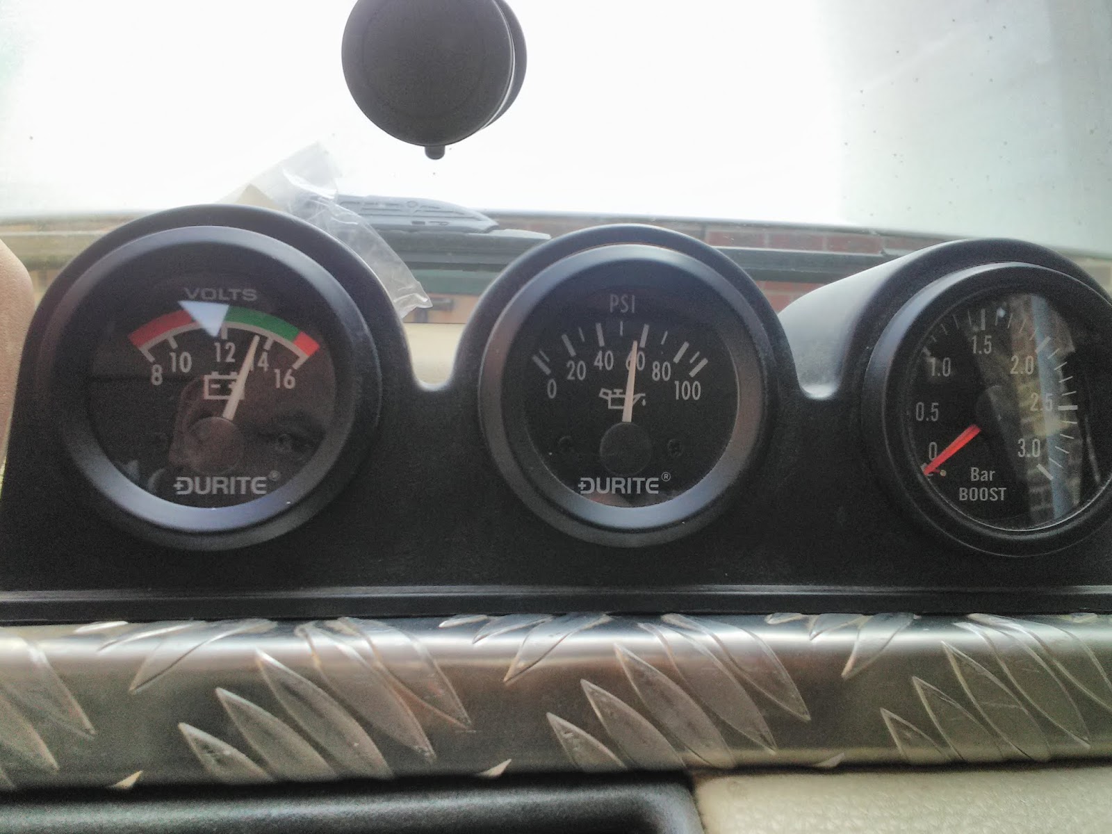 This is my project Discovery 1 Fitting auxiliary gauges.