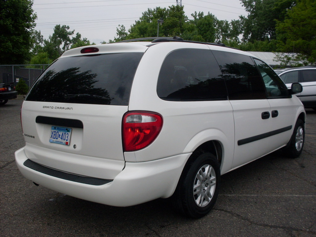 Ride Auto: 2006 white Caravan