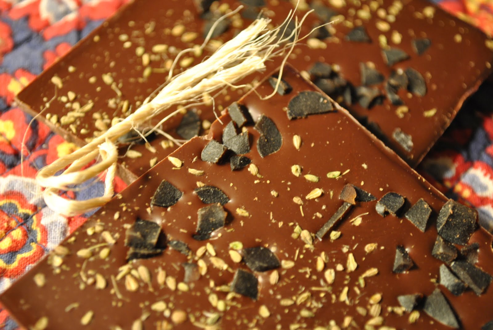 Foodette Reviews Askinosie Dark Milk Chocolate + Licorice