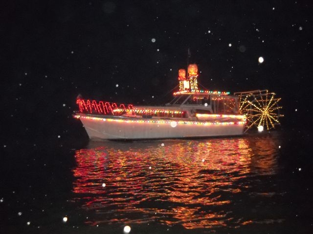 My Riverhouse Life: Christmas Ships Parade