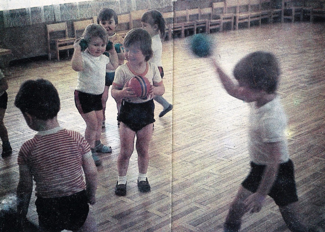Valles bērnudārzā ,, Cielaviņa '' bērni sporto (1987. g.)