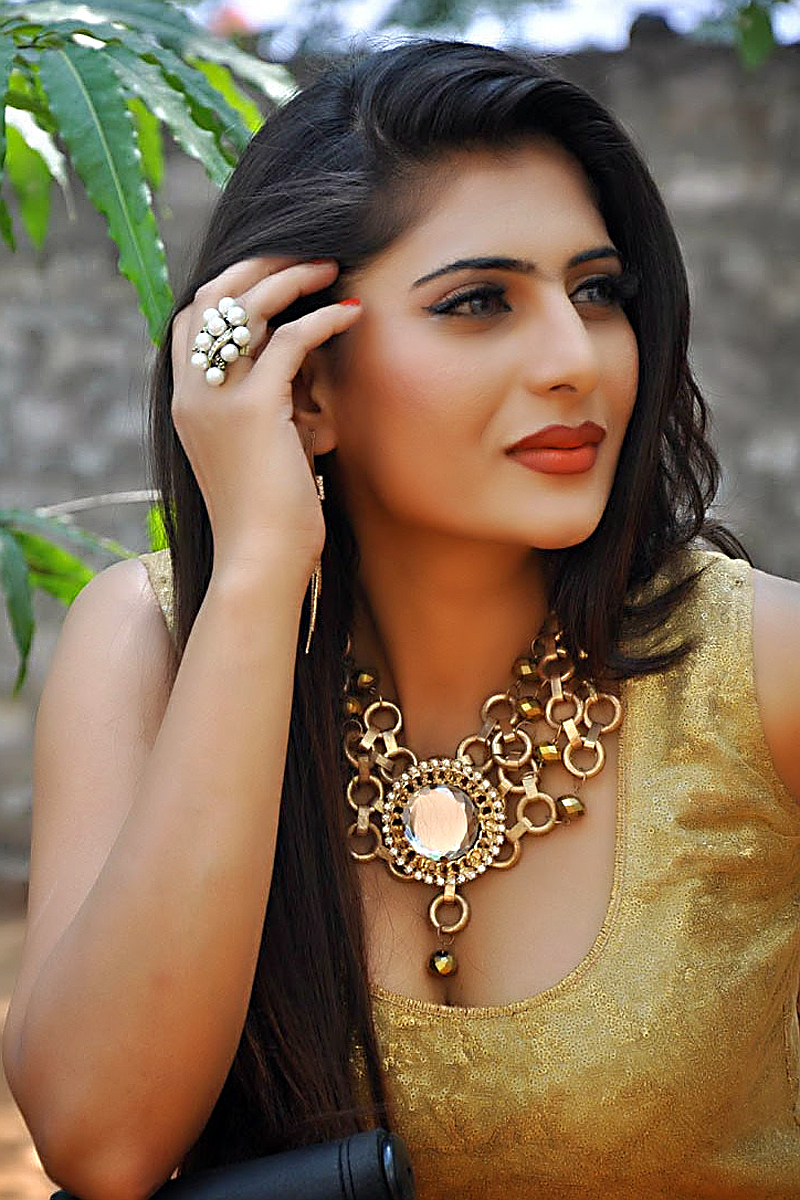 Neha Saxena Telugu actress HQ images. 