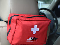 CAR KIT  First Aid Kit dirancang untuk di mobil.