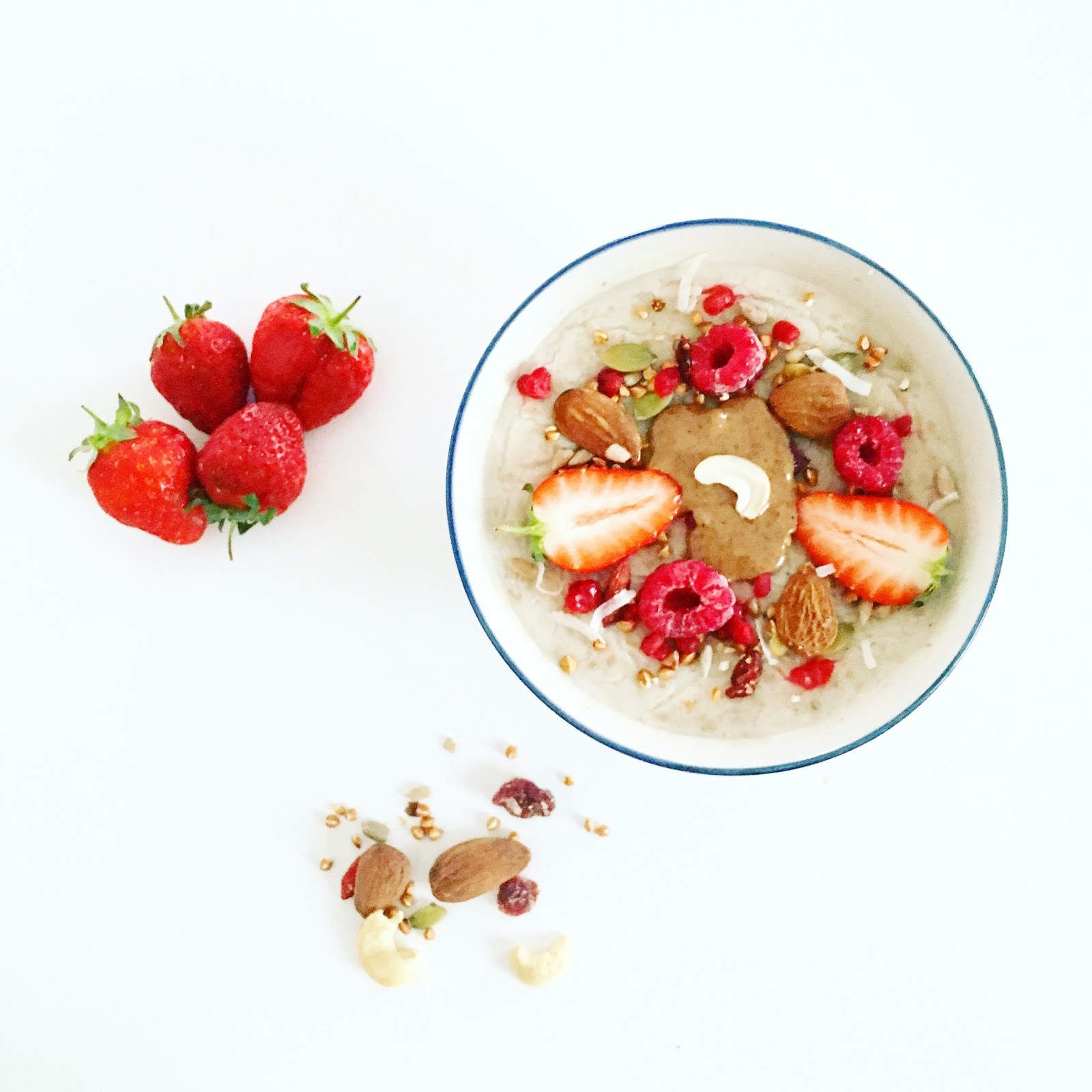 Petit-déjeuner sain : délicieux flocons d'avoine aux fruits rouges chauds –  BE Vegan