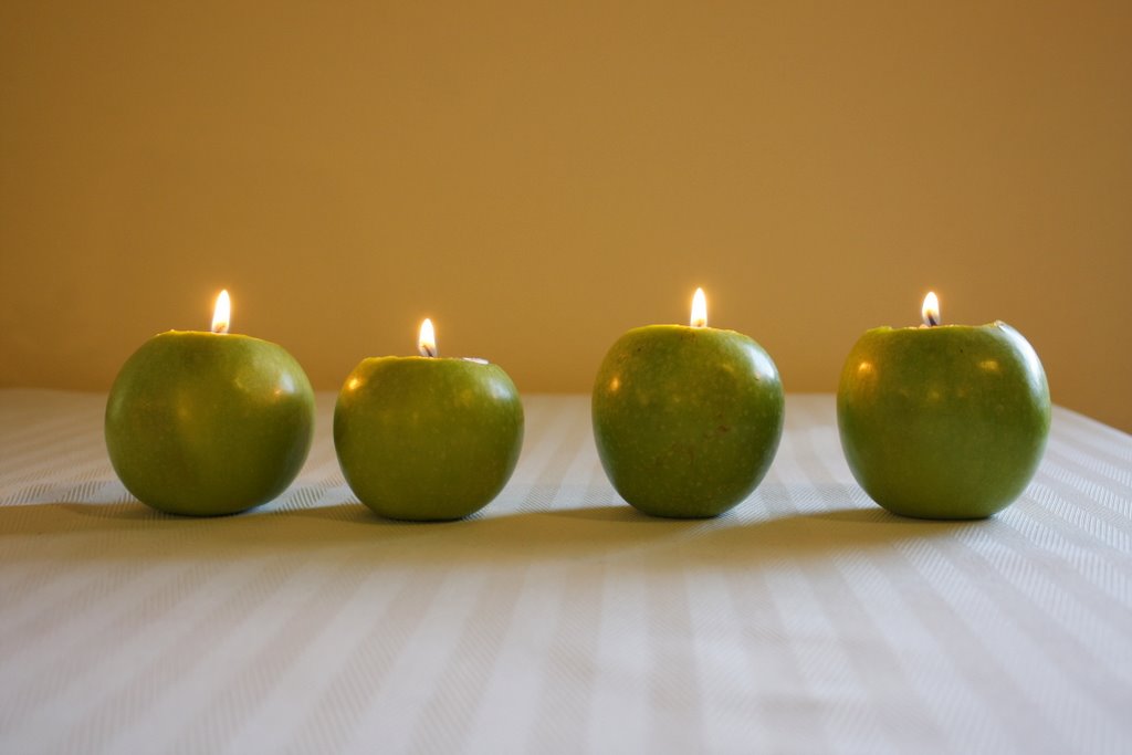 iDoItMyself DIY Apple Candles
