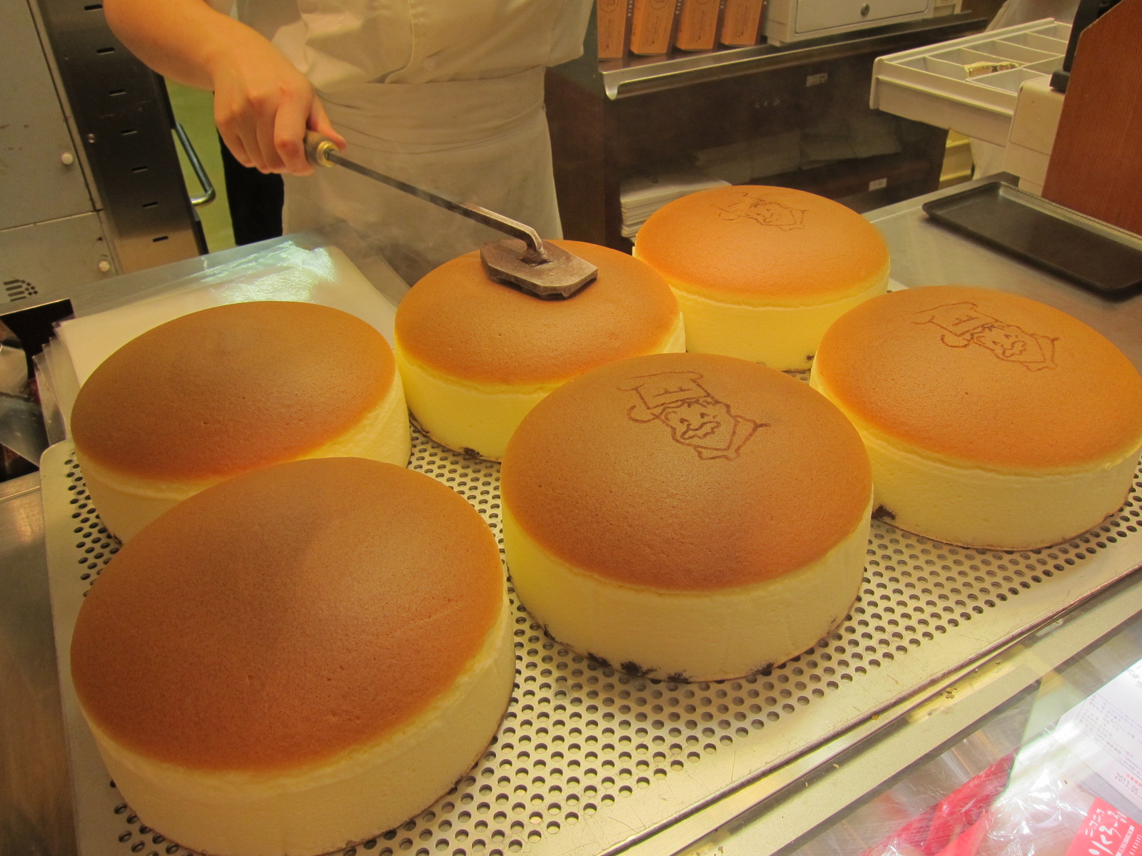 OSAKA-DAY-2-SANBASHI-JAPANESE-CHEESECAKE-3.JPG