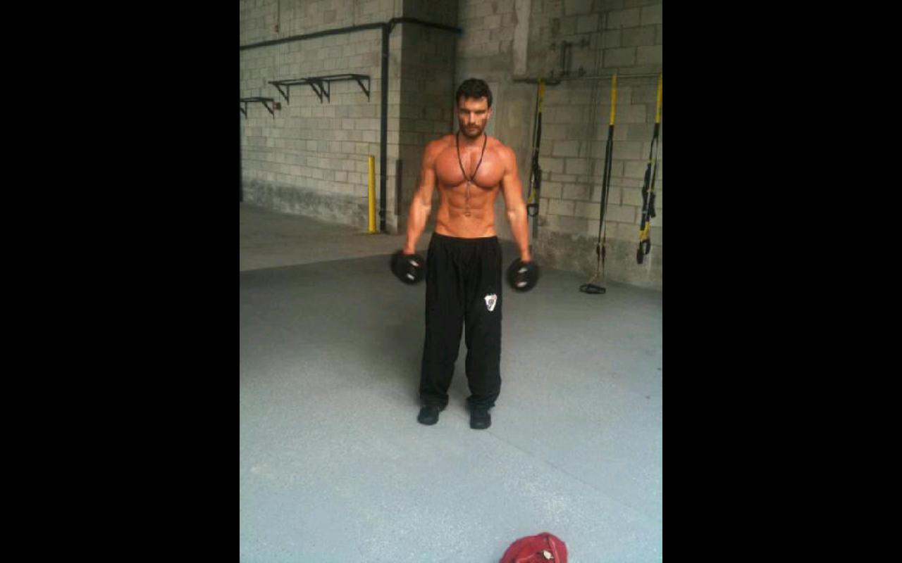 Famous Male Celebs: Julian Gil