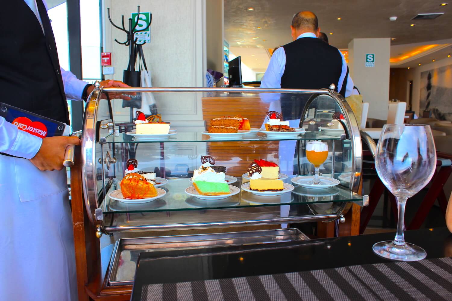 cake cart in vivaldino