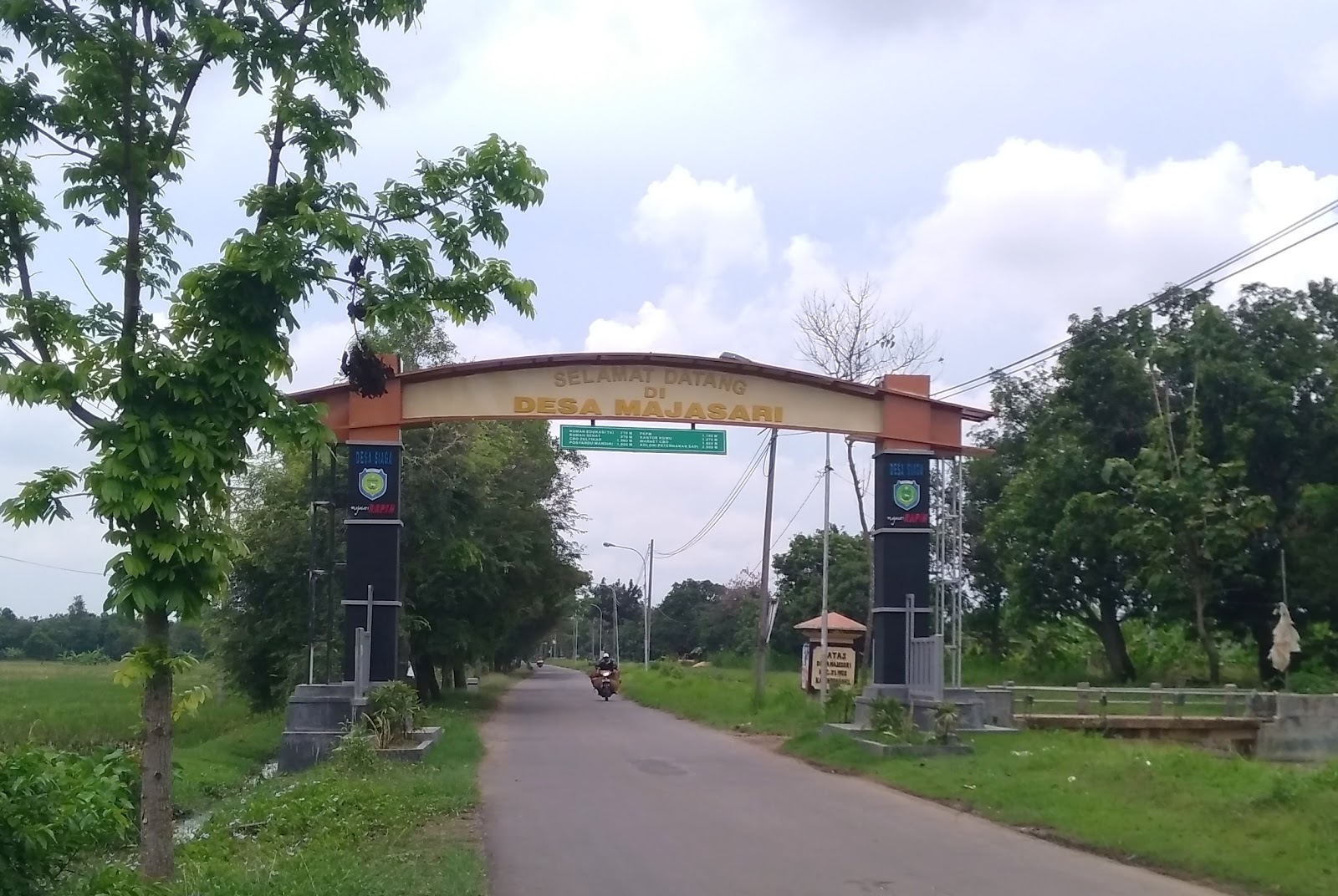 (//www.bloggermangga.com/2016/09/10-hal-menarik-dari-majasari-desa.html)