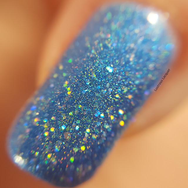 Sky-Blue-Scattered-Holographic-nail-polish