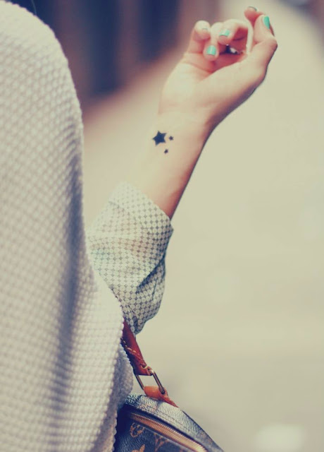 Tatuagens de estrelas para as mulheres Tatuagens de estrelas para as mulheres