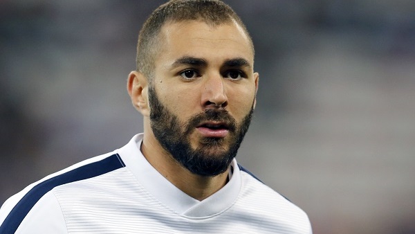 نجم نادى ريال مدريد كريم بنزيما فى جولة فى دبى نجم نادى ريال مدريد كريم بنزيما فى جولة فى دبى