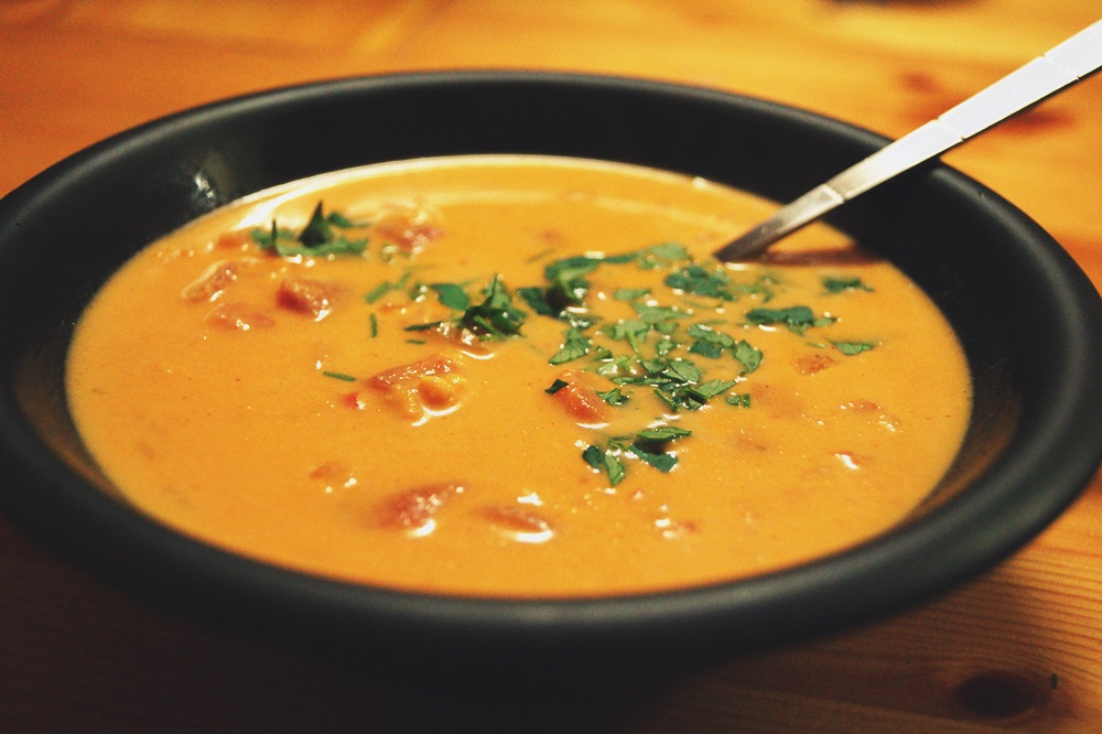 Rote-Linsen-Suppe mit Kokosmilch