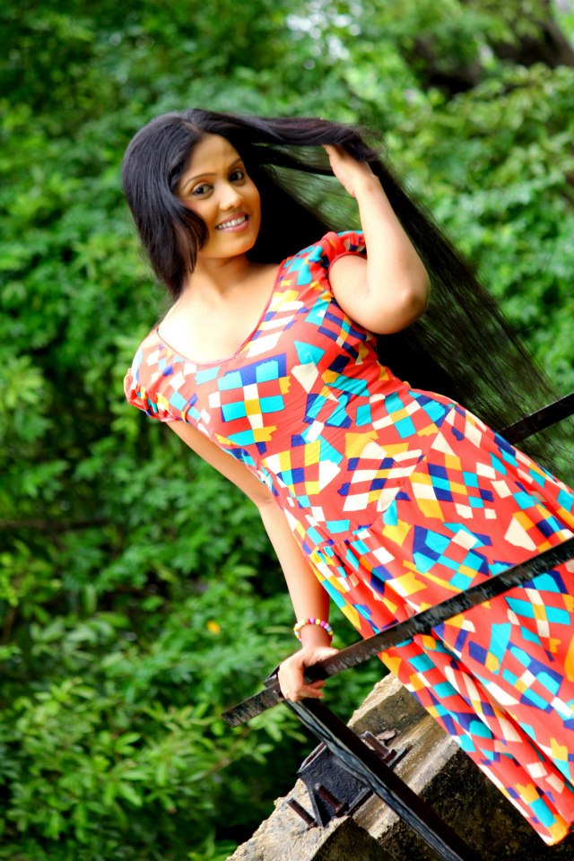Lankan Hot Actress Model Tv presenter Singer Pics photos stills gallery ...
