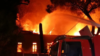 Καίγεται το Πολεμικό Μουσείο στα Χανιά