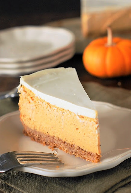 Creamy Pumpkin Cheesecake ~ a fabulously creamy & delicious fall #dessert. Perfect for Thanksgiving and Christmas, too! #pumpkindesserts  #pumpkinspice #cheesecake #Thanksgiving    www.thekitchenismyplayground.com