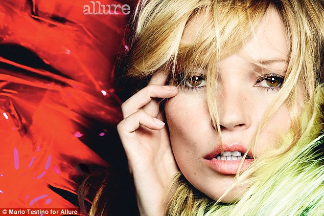 Η Kate Moss φοράει γούνα στο τεύχος Αυγούστου 2013 του περιοδικού Allure