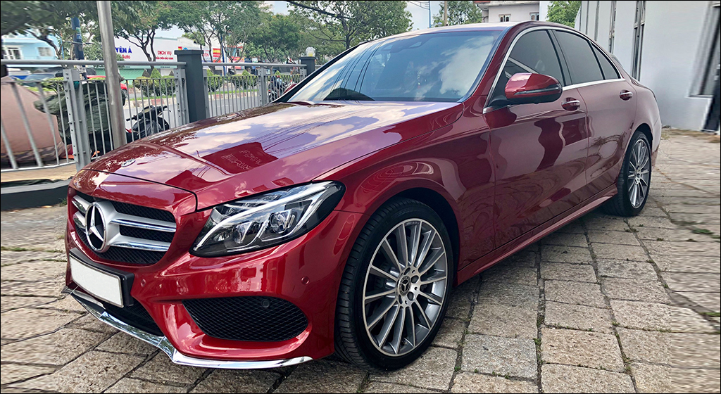 Giá xe Mercedes C300 AMG 2018 đã qua sử dụng màu Đỏ nội