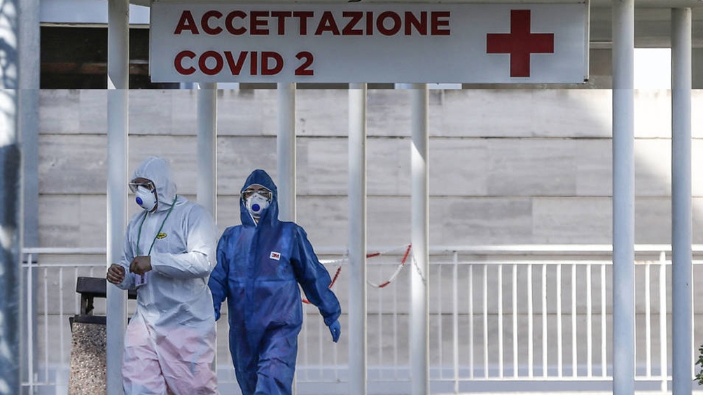 Con decenas de trabajadores de salud muertos, los médicos italianos amenazan con parar por falta de protección estatal Con decenas de trabajadores de salud muertos, los médicos italianos amenazan con parar por falta de protección estatal