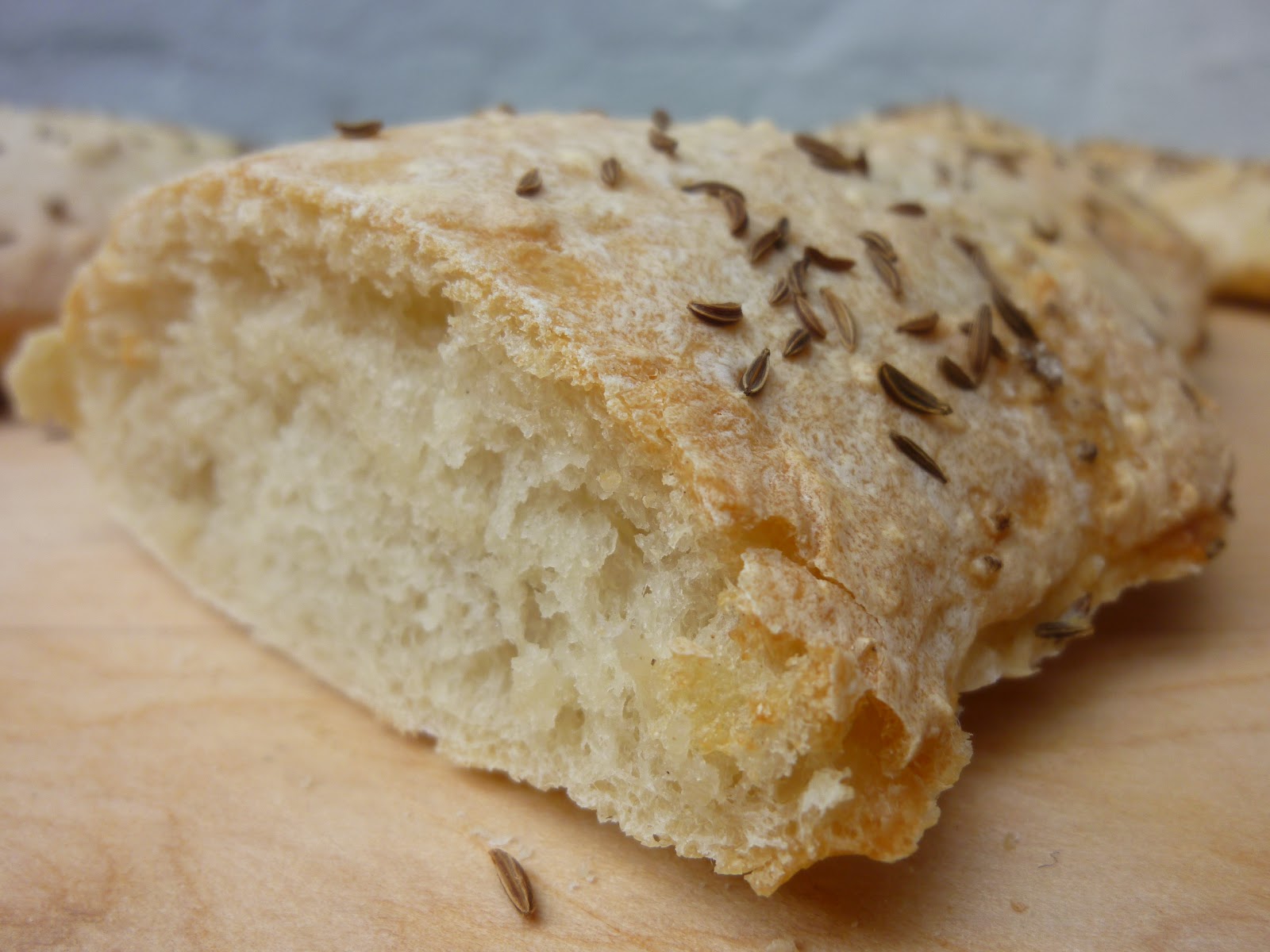 Knusprige Seelen mit Kümmel und groben Meersalz