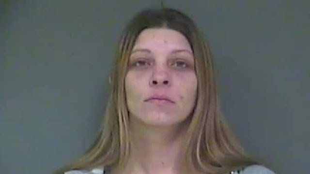 Akibat Terlalu Cepat Buka Kado Natal, Ibu Ini Hajar Habis-habisan Kedua Anaknya! Akibat Terlalu Cepat Buka Kado Natal, Ibu Ini Hajar Habis-habisan Kedua Anaknya!