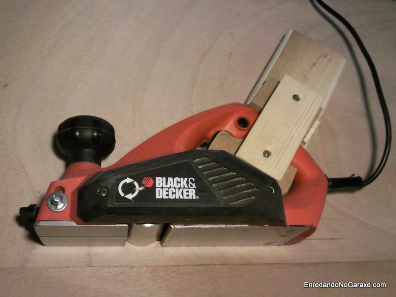 Como unir un cepillo eléctrico a una mesa, enredandonogaraxe.com