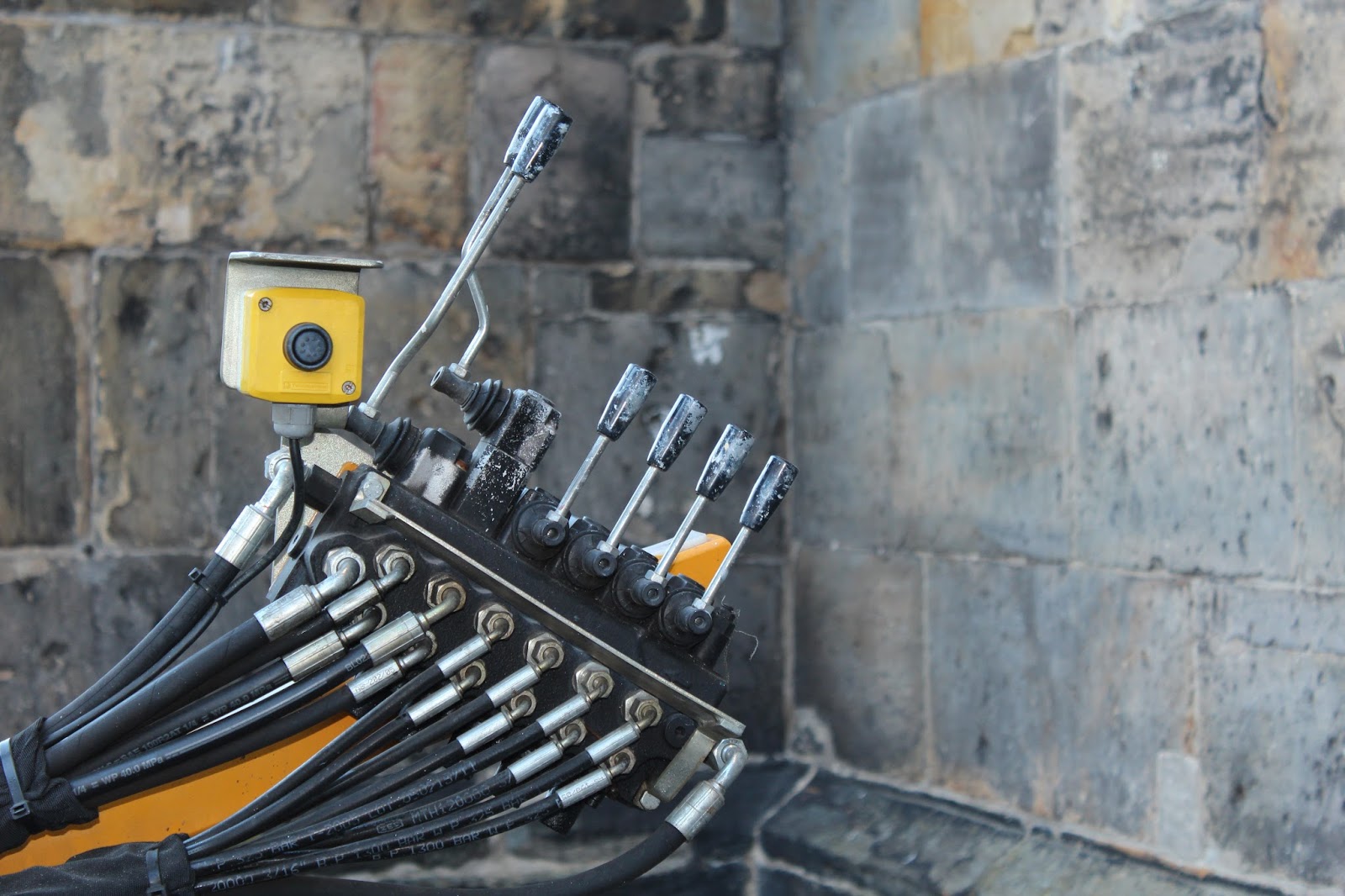 Steps to Replace a Hydraulic Hose Electronic And Mechanic