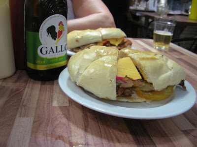 Sandwich en Bar O Lider, Salvador de Bahía, Brasil, La vuelta al mundo de Asun y Ricardo, round the world, mundoporlibre.com