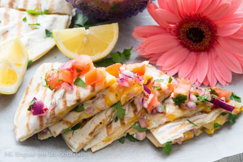 Mi toque en la cocina Quesadillas sincronizadas con pico de gallo Mi toque en la cocina Quesadillas sincronizadas con pico de gallo