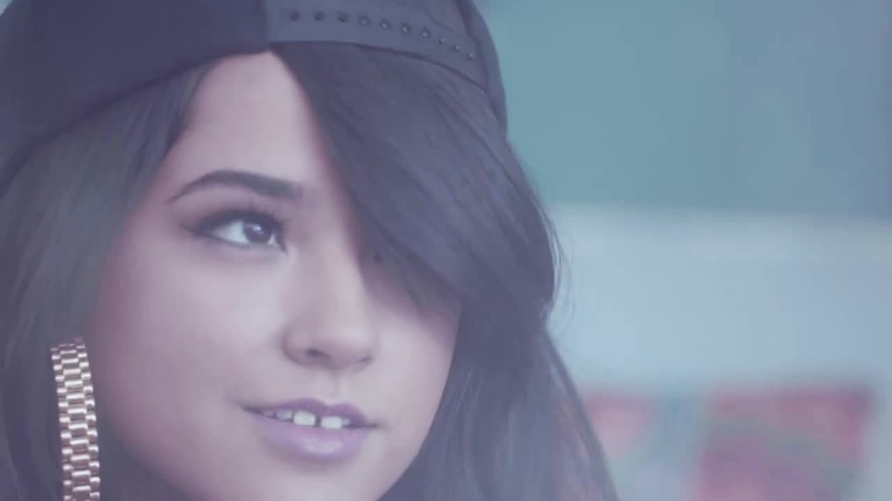 Becky G Shower 1HP