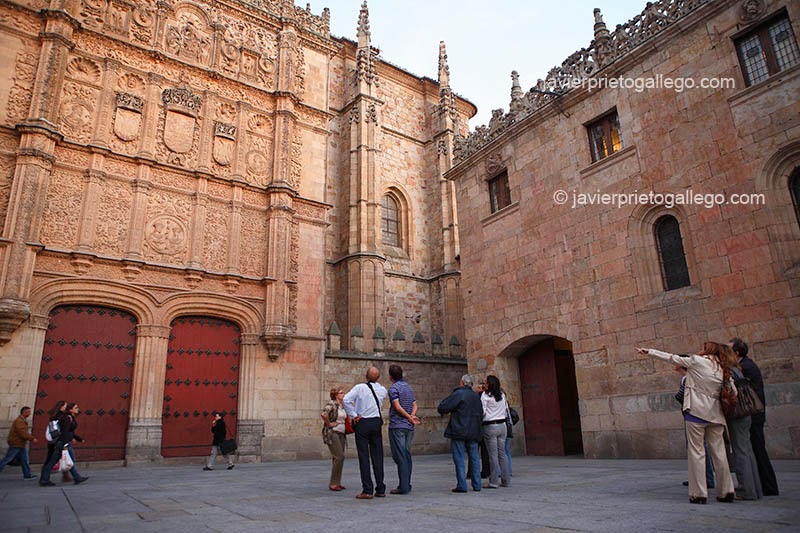 Patio de las Escuelas. Fachada plateresca de la Universidad de Salamanca. Castilla y León. España. © Javier Prieto Gallego