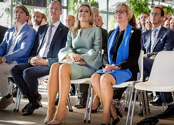 Honorary chair of the King Willem I foundation. Queen Maxima wore a silk-satin dress by Belgian fashion house Natan