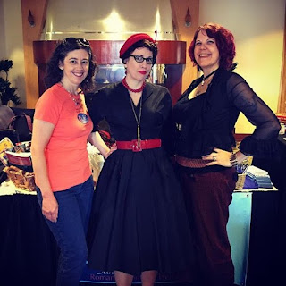 Gail Carriger in a Vintage 1950s Black Coat Dress with Red Accessories at BayCon 2017