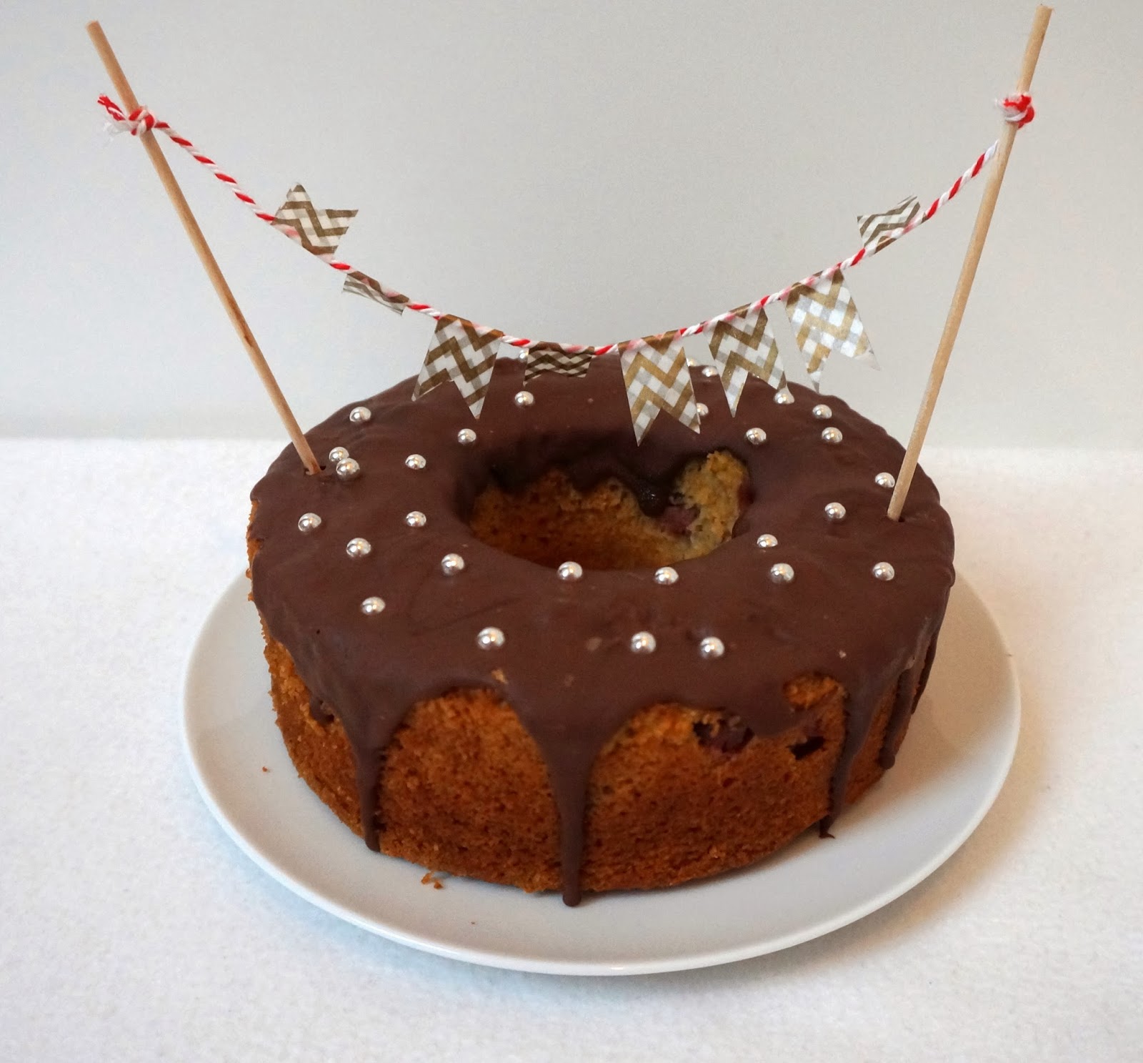 Amaretto - Kirsch Kuchen mit Schokoladenguss | Victoria&amp;#39;s Little Secrets