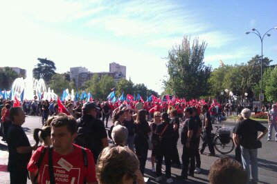 Comienza la Gran Marcha a Madrid. Primeras fotos de la marea roja