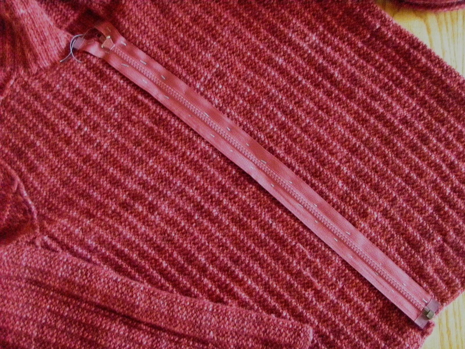 Reattaching Zipper Pull, image size:1600x1200